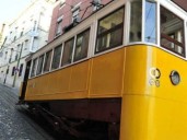 Cómo es y cómo funciona el famoso Elevador de la Gloria de Lisboa que quedó envuelto en una tragedia