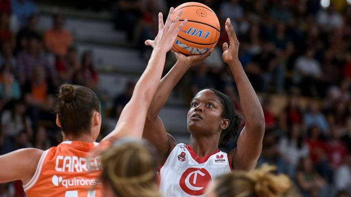 Casademont Zaragoza vence a Valencia Basket y conquista por primera vez la Supercopa femenina
