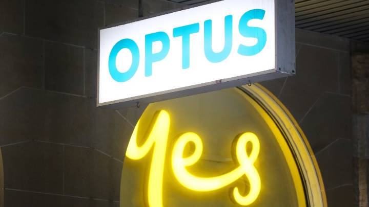 Optus issues another apology after coverage outage affects residents in NSW, leaving nine triple zero calls unanswered