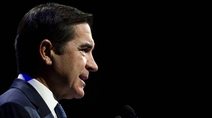 El presidente del BBVA niega que esté sobre la mesa una segunda opa sobre el Sabadell