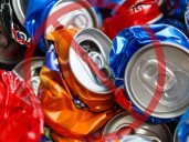 Por qué NO debes aplastar las latas cuando las tiras a la basura