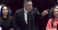 "Alito" Moreno desata un caos en San Lázaro y enfrenta gritos de "¡Desafuero!"