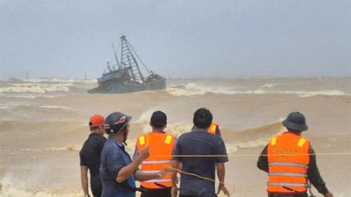 Hundreds of thousands evacuate as Vietnam braces for Typhoon Bualoi