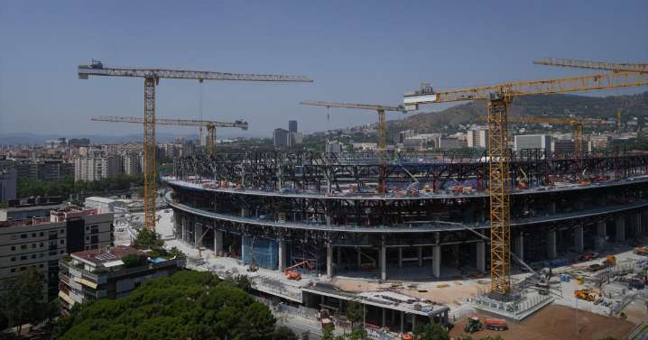 El Ayuntamiento no otorga la licencia al Camp Nou pese a que el Barça insiste en que «el estadio es seguro»