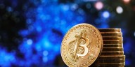 El hombre que perdió 950 millones en Bitcoin   busca hacerse rico con su criptomoneda 