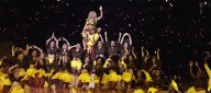 Karol G puso el sabor tropical durante el medio tiempo en la NFL en Brasil