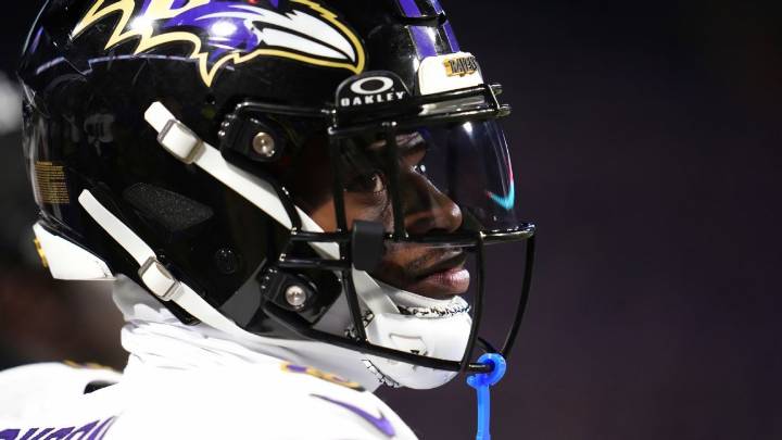 Ravens' Lamar Jackson apologizes to fan for shoving incident