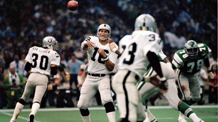 Plunkett, Williams among Pro Football Hall of Fame nominees