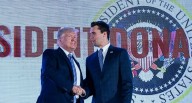 Charlie Kirk: Donald Trump p ordena ondear a media asta las banderas del país por el asesinato del comentarista conservador 