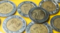 Peso retrocede en medio de un fortalecimiento del dólar