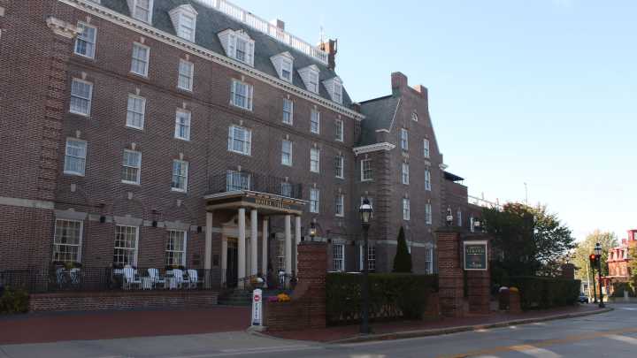 Hotel Viking announces plan to lay off 100 employees. What to know
