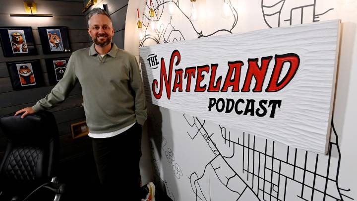Nate Bargatze’s ‘Big Dumb Eyes World Tour’ is coming to Hartford