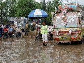 Karachi plans road closures, traffic diversions ahead of heavy rain