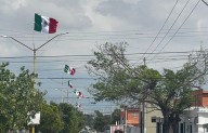 El bulevar El Minero se viste de Fiesta Patria; lo engalanan con banderas tricolores