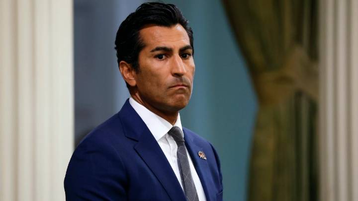 Exempleada demanda a Robert Rivas en California – Telemundo Area de la Bahía 48