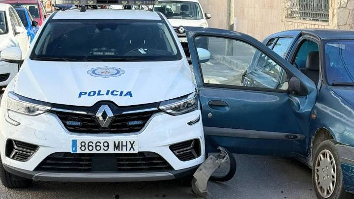 Un coche de la Policía Local sufre un accidente en la Playa de Palma