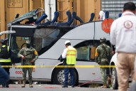 Detienen a conductor del autobús arrollado por tren en México que dejó 10 muertos