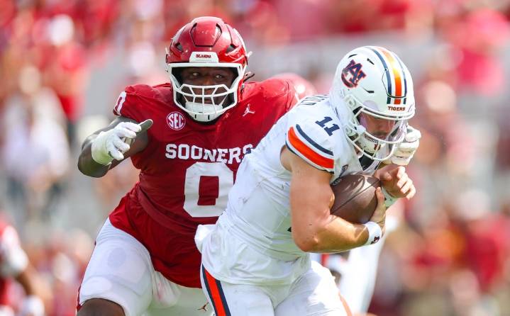 Deadspin | No. 11 Oklahoma records 10 sacks, stops No. 22 Auburn