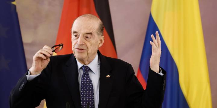 Procuraduría confirmó en segunda instancia la destitución e inhabilidad del excanciller Álvaro Leyva por el tema de pasaportes