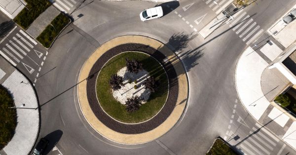 Chau rotondas y semáforos: así es el ingenioso sistema de cruces que agiliza el tráfico y reduce accidentes