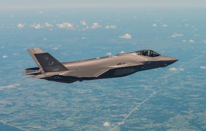 EEUU sumó 10 aviones de combate F-35 al despliegue en el Caribe tras incidente con aeronaves venezolanas
