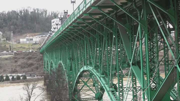 South Knoxville Residents Adapt Amid Gay Street Bridge Closure