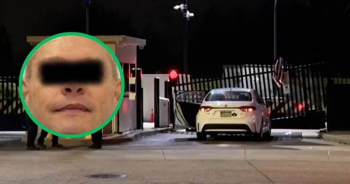 ¡Ataque directo! A toda velocidad, hombre estrella automóvil contra edificio del FBI en EE. UU.