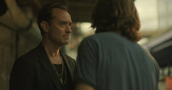 Jude Law regresa a la TV con la serie Black Rabbit