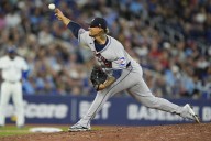 Deadspin | Closers in spotlight as Blue Jays, Astros conclude series