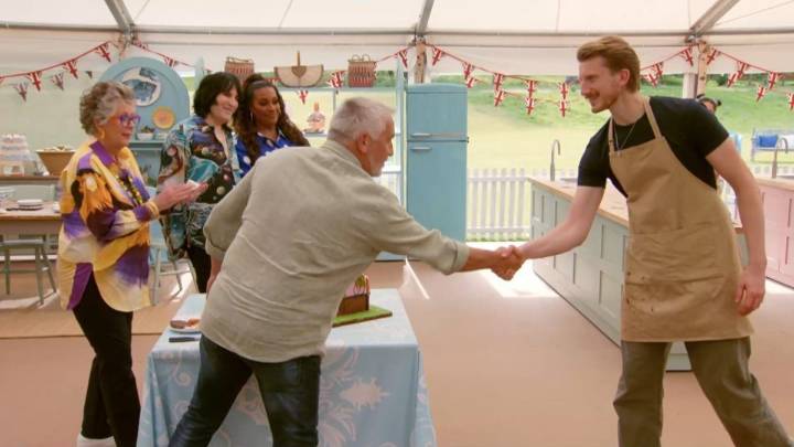 The Hollywood Handshake is ruining Bake Off