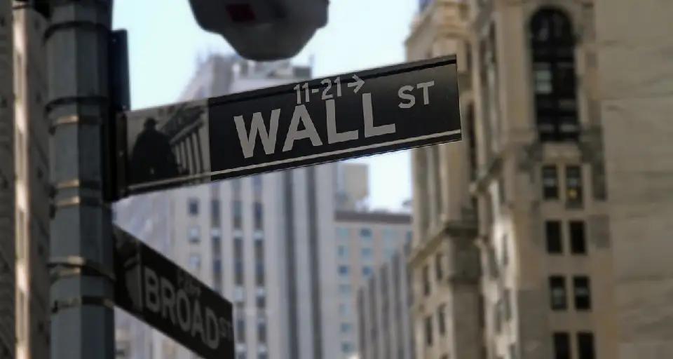 Wall Street cierra mixto; Nasdaq lidera gracias a la subida de Alphabet