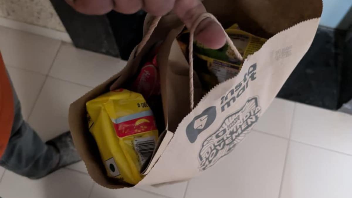 ‘Why Can't You Visit Store?:’ Man Orders Silver Coins, Gets Maggi And Snacks In Paper Bag. Swiggy Responds