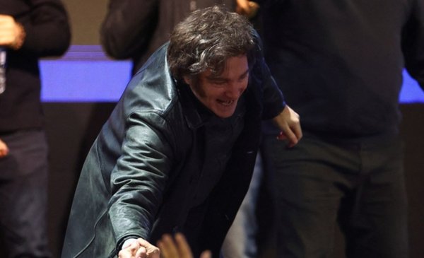 Javier Milei irá al búnker de La Libertad Avanza para recibir los resultados