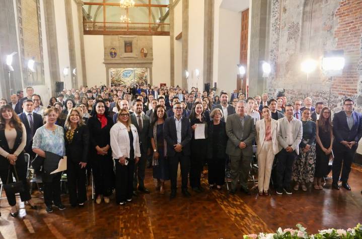 SEP digitaliza Registro Nacional de Profesionistas; emite cédulas en 68 lenguas indígenas