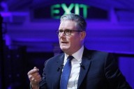 Starmer impulsa un polémico sistema de identificación digital obligatoria en el Reino Unido para frenar la inmigración ilegal