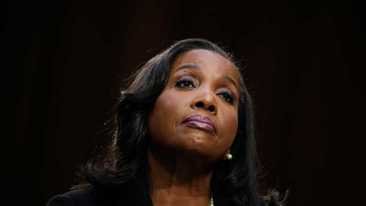 Court says Lisa Cook can stay on the Fed's board -