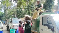 Exemplary Honesty: Pune Waste Picker Returns Lost Bag With Rs 2.9 Lakh