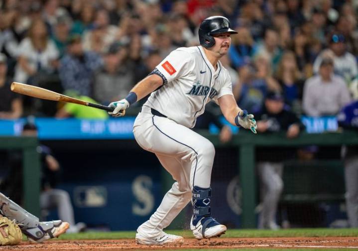 Cal Raleigh homers twice, 7th to reach 60 in season