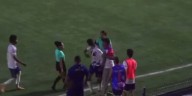 VIDEO | Deplorable: Jugador agredió a árbitra tras ser expulsado