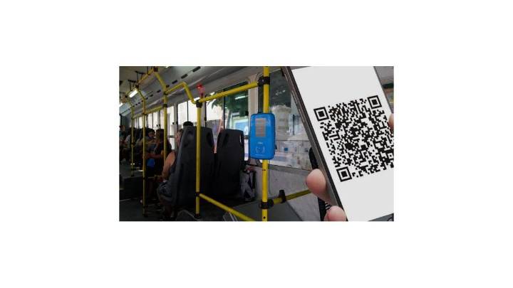 Colectivos en Santa Fe: el 60% de las unidades ya cuenta con el servicio para pagar el boleto con QR