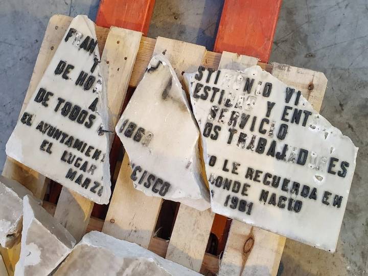 Madrid restaurará la placa de Largo Caballero antes de que acabe este mes y después de que la retirara hace cinco años