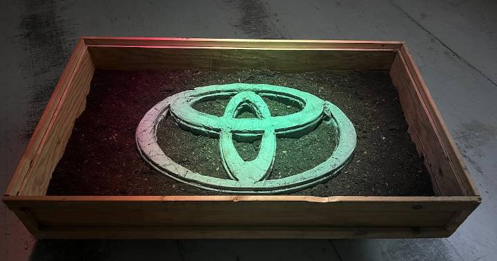 Artist 011668 Is Building a Religion at Lloyd Center