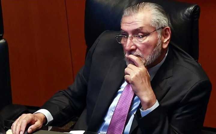 Ligan a Adán Augusto con contrabandista de combustible
