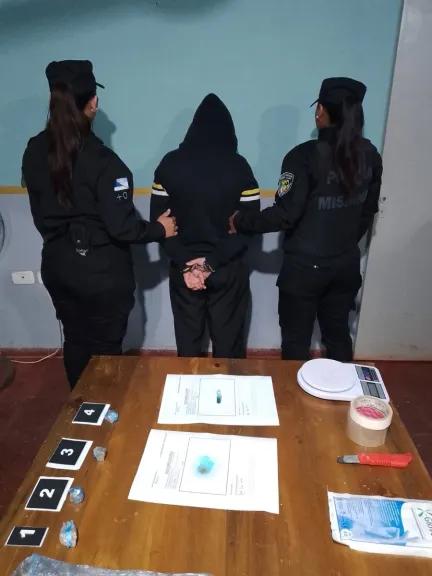 Una joven fue demorada por distribuir cocaína en una parada de colectivos en San Pedro