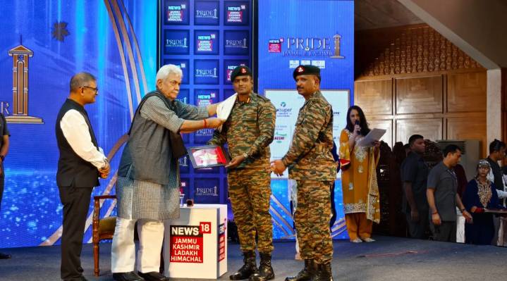 Lieutenant Governor felicitates Army’s 17 RR for relief work during Kishtwar flash floods