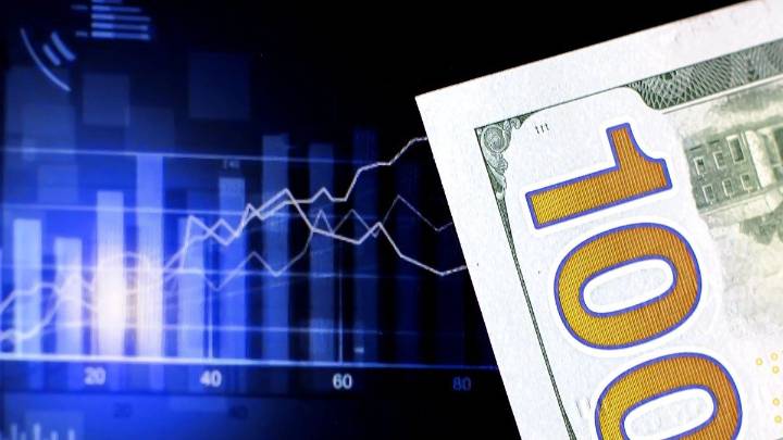 El dólar blue registró su mayor suba semanal en dos meses, pero terminó debajo del oficial y los financieros