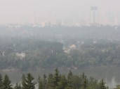 Smoke from swirling wildfires envelopes Edmonton area, triggers alerts