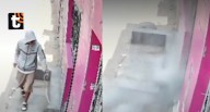 ¡Terror en Ate! Cámara capta el momento en que extorsionador ataca con explosivo una bodega familiar en Huaycán Los delincuentes le exigieron 15 mil soles para no repetir el ataque, lo que ha generado