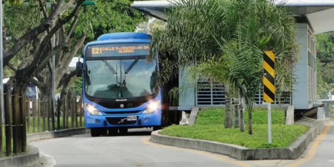 Inicia nuevo modelo de pago en transporte público con tarjetas de crédito y débito en Cali