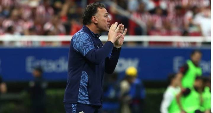 Milito respira con Chivas tras triunfo clave ante Necaxa